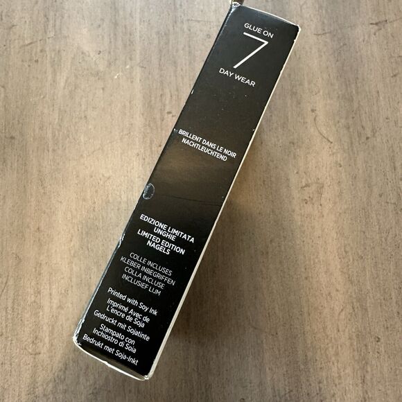 Kiss Special Design Howling For You Glow-In-The-Dark Halloween Fake Nails Glue - Picture 5 of 8